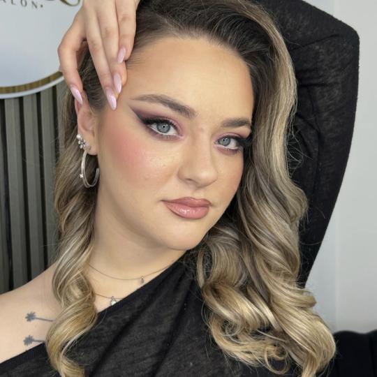 Princess beauty #nis Make-up / šminkanje Profesionalno šminkanje + veštačke trepavice