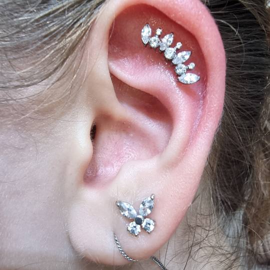 Bling Bling Piercing #beograd Tretmani tela Pirsing hrskavice Xelix pirsing sa prelepim titanijumski