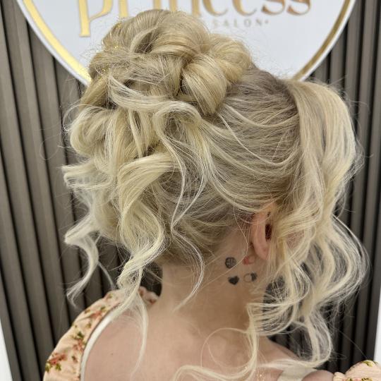 Princess beauty salon #nis Farbanje kose Svečana frizura - punđa sa loknama