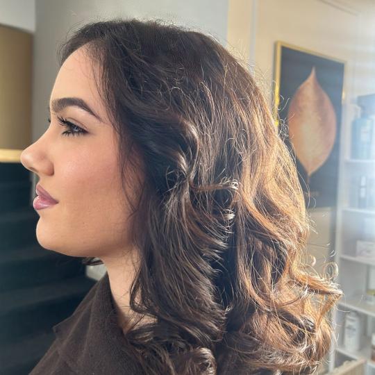 Esthetique Privé #beograd Nega i ojačavanje kose Black Caviar tretman + talasi na presu