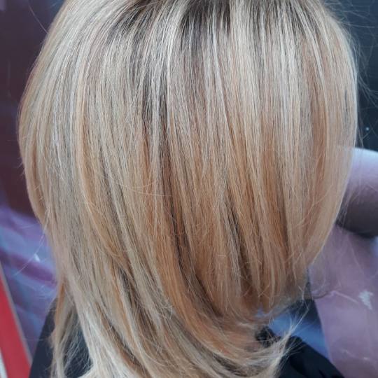Royal Cut by Pro Cut #beograd Feniranje i stilizovanje Feniranje na ravno / lokne - duga kosa
