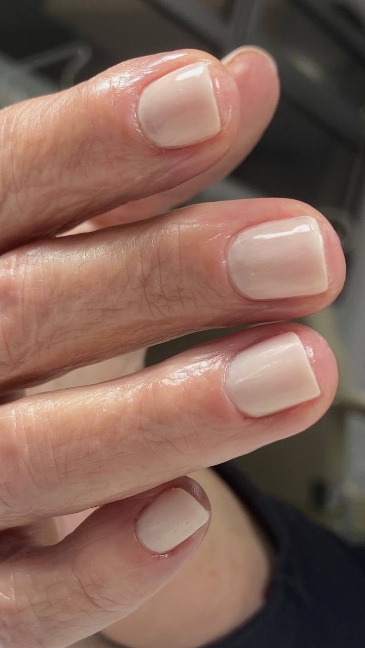 Touch Aesthetic&Medical care #beograd Lakiranje noktiju Lakiranje noktiju - doplata uz uslugu