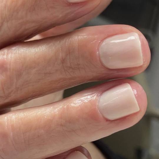 Touch Aesthetic&Medical care #beograd Lakiranje noktiju Lakiranje noktiju - doplata uz uslugu