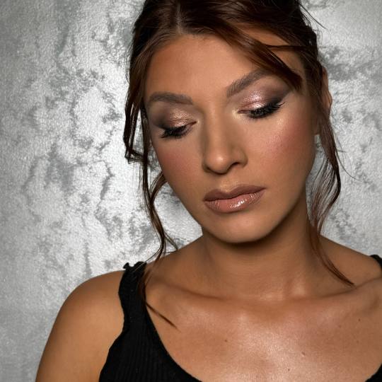 M Studio 0303 - Vojvode Bojovića #novisad Make-up / šminkanje Profesionalno šminkanje + svečana 