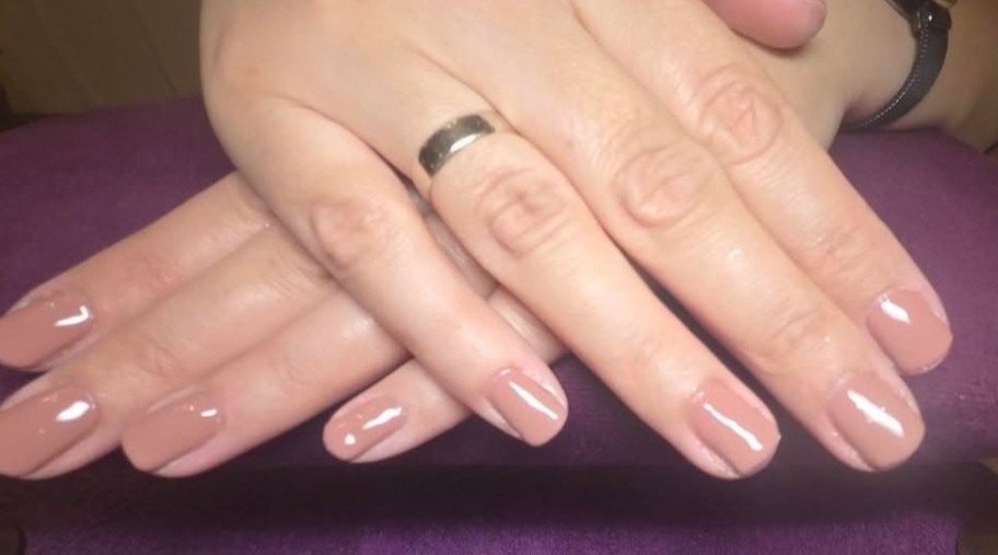 Gel lak - ruke - Adiantum Estetik Centar, Niš Gel lak Nokti Gel lak, Niš, Medijana