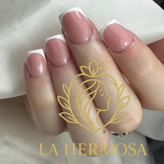 La Hermosa Beauty Studio #beograd Korekcija noktiju Korekcija izlivanja noktiju gelom - M dužina