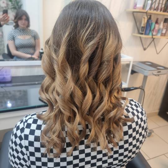 Studio Slavica - Cale #krusevac Uvijanje, lokne i talasi Lokne na presu - kosa srednje dužine / dug