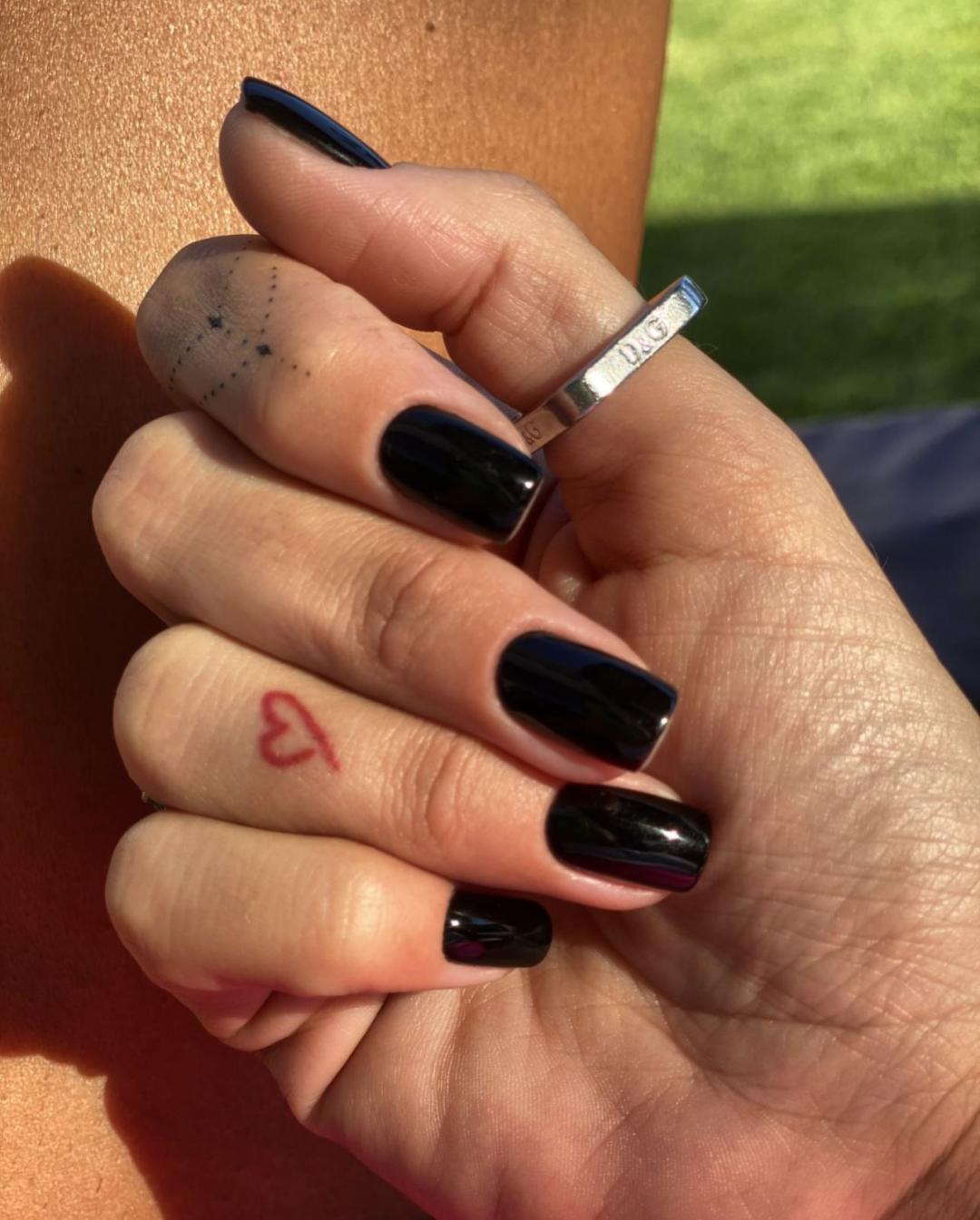 Korekcija noktiju gelom - S dužina - Dina Nail Academy, Novi Sad Izlivanje noktiju Nokti Izlivanje noktiju, Novi Sad, Telep, Adice, Bistrica