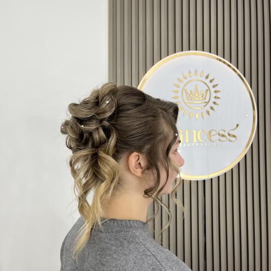 Princess beauty #nis Farbanje kose Svečana frizura - punđa sa loknama