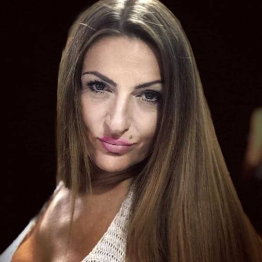 Headroom #beograd Feniranje i stilizovanje Feniranje na ravno - ekstra duga kosa ✂ Nikola
