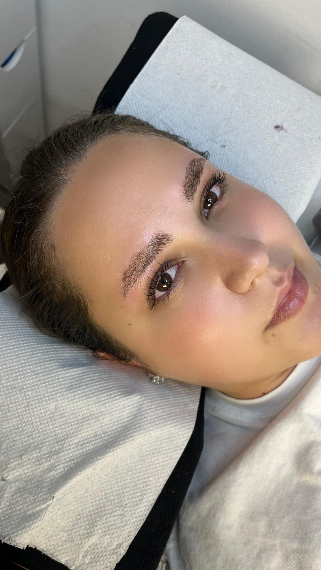 Brow lift - Artist Alex Studio, Niš Obrve Lice Obrve, Niš, Medijana