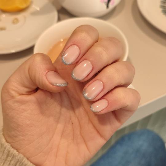 Fearless Beauty Studio #beograd Gel lak Manikir + gel lak french Sada ću objaviti red šljokica ☺