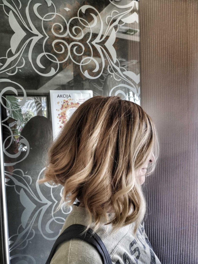 Žensko šišanje + feniranje na ravno / lokne - kratka kosa - Bibi beauty centar, Beograd Šišanje Frizerski saloni Šišanje, Beograd, Banovo brdo