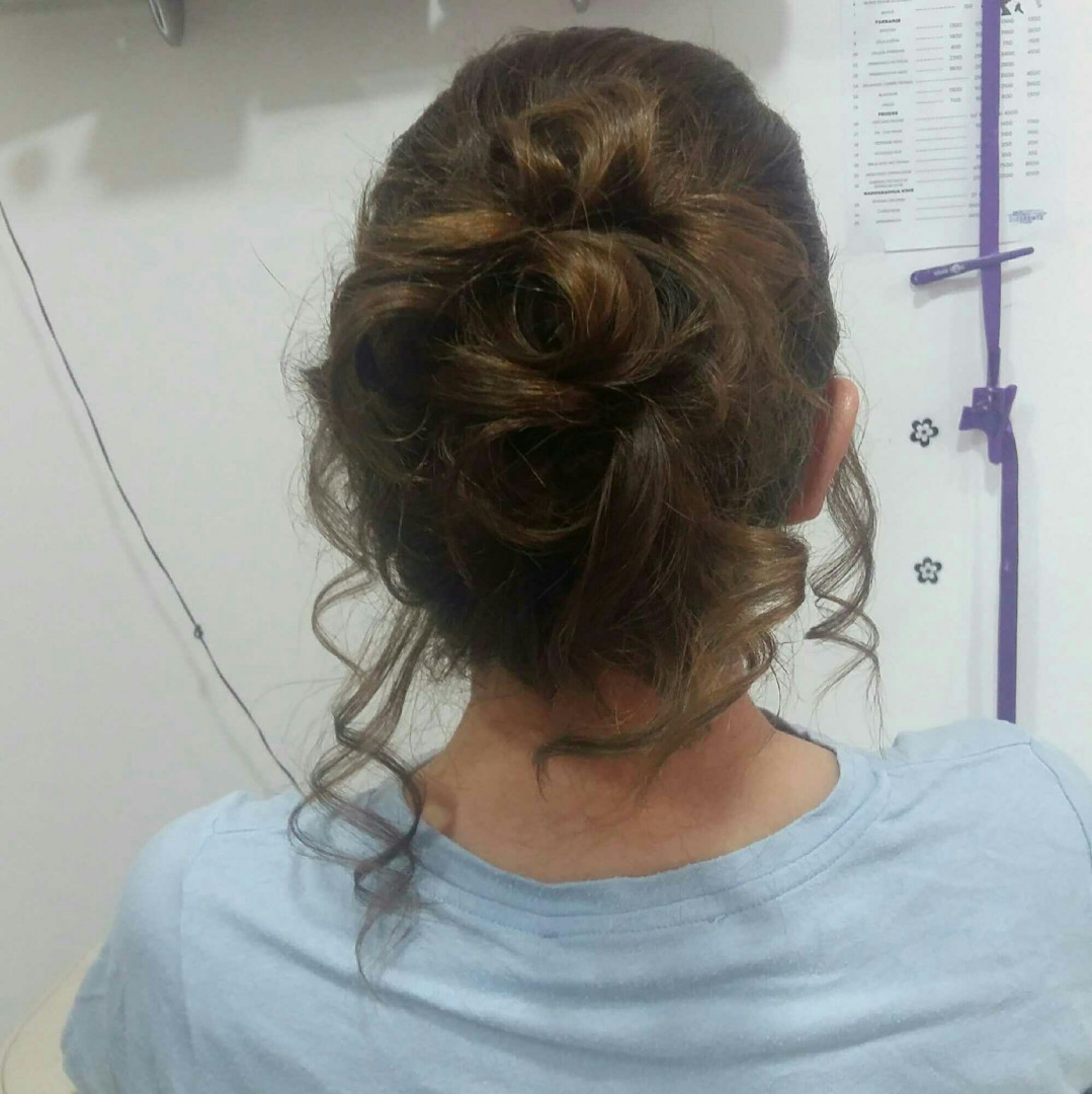 Pour Elle studio #beograd Svečane i frizure za svadbu Svečana frizura - složena
