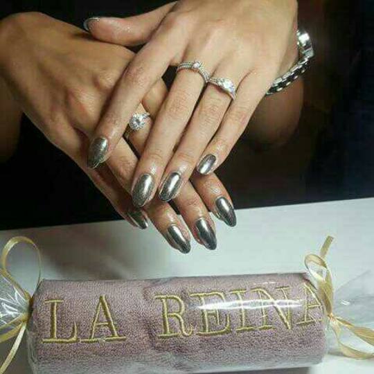 La Reina #beograd Gel lak Gel lak - ruke + noge gellak hrom efekatogledala ?