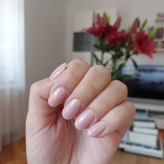 - Korekcija ojačavanja prirodnih noktiju gelom - rad salona