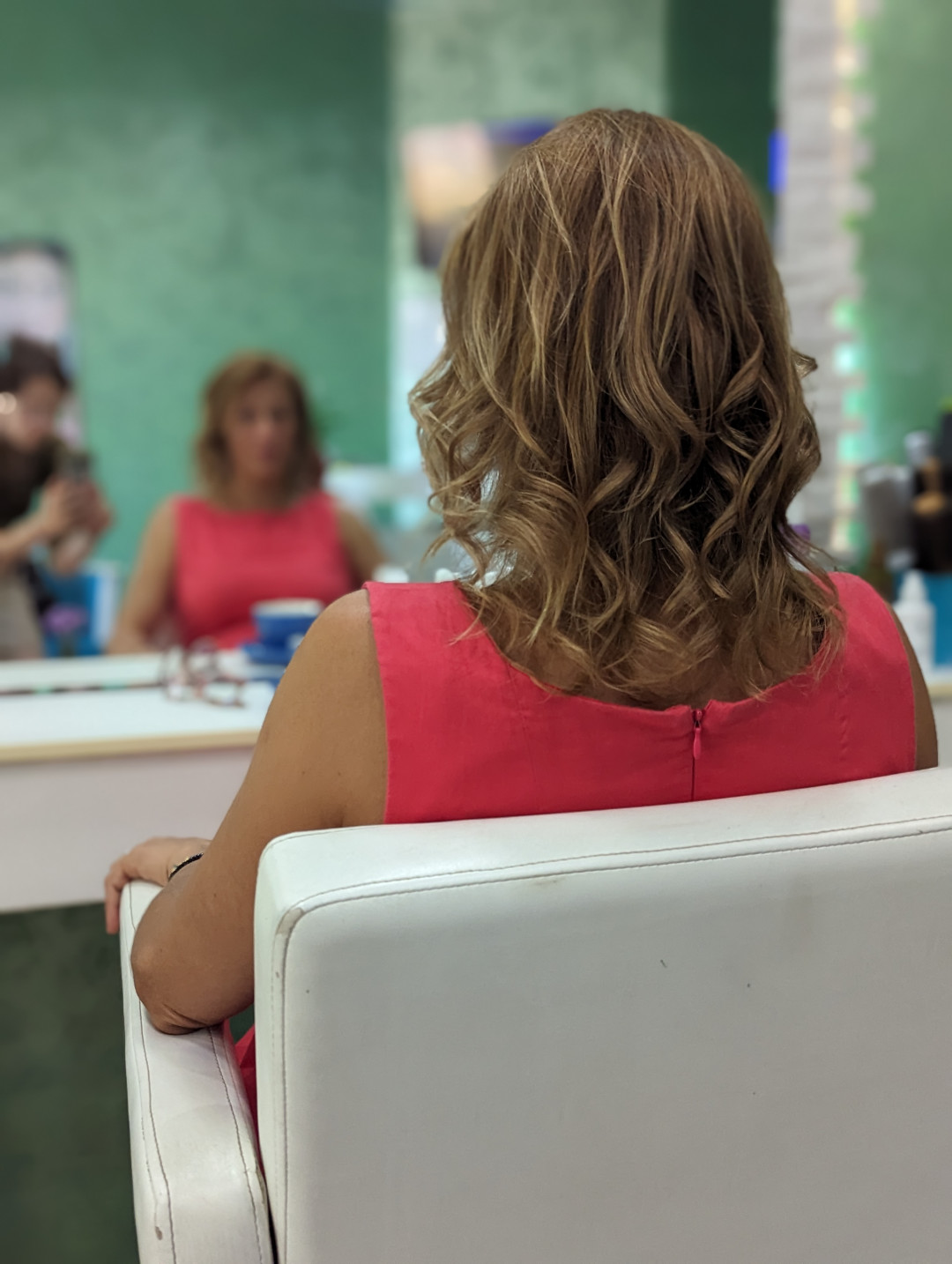 Anti Aging Centar Estetic #novisad Žensko šišanje Žensko šišanje + feniranje - kosa srednje dužine