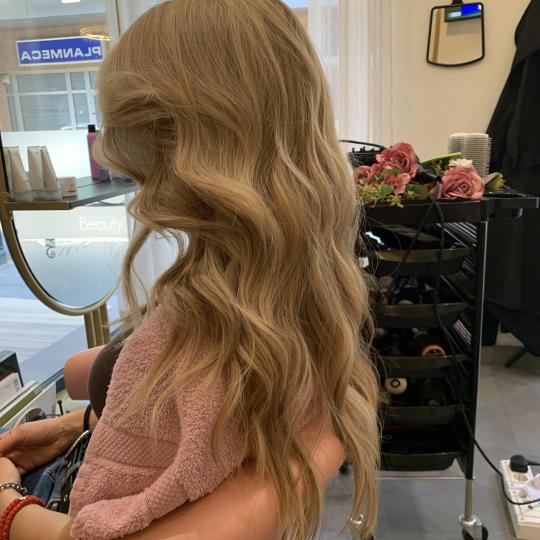 Beauty Industry Women1 #beograd Feniranje i stilizovanje Feniranje - ekstra duge kose