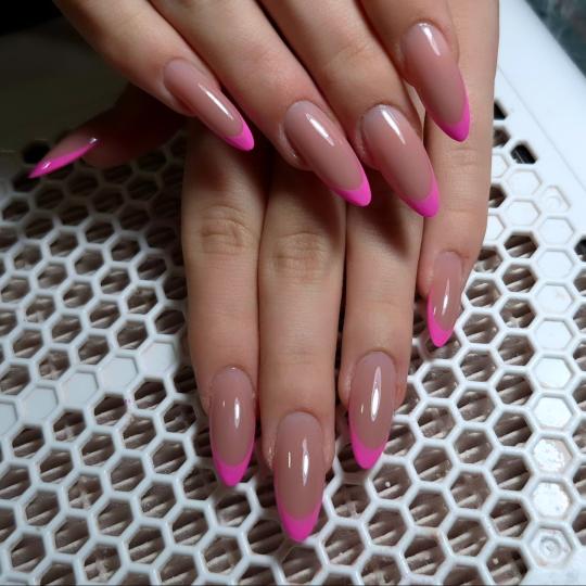 Krispy tattoo & nails #beograd Izlivanje noktiju Izlivanje noktiju gelom - L dužina Roze frenč za 