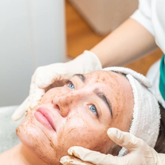 Iva Beauty Lab #beograd Tretman lica Fitopiling lica Intenzivni prirodni piling od mlevenih slatkovo