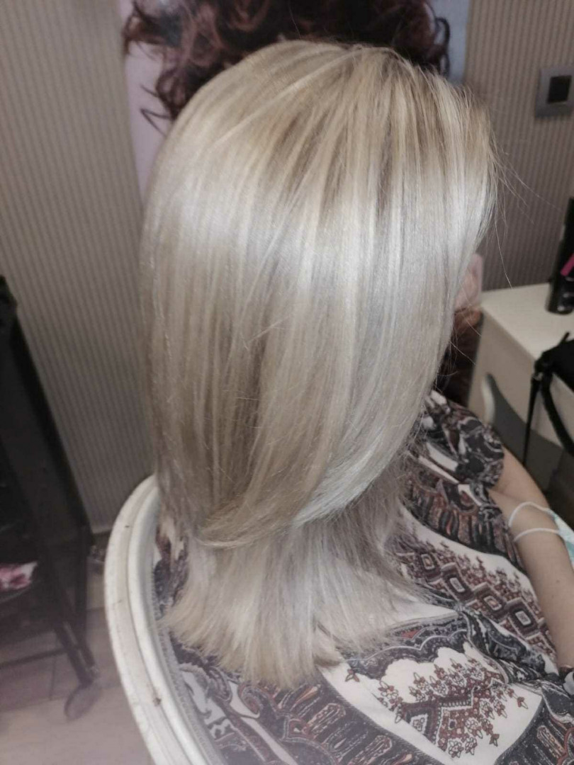 Bibi beauty centar #beograd Pramenovi Pramenovi na foliju u 1 / 2 boje / blanšem + olaplex+ preliv - duga kosa