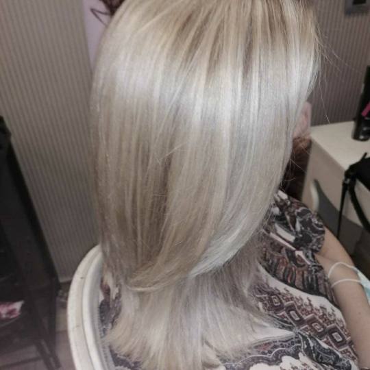 Bibi beauty centar #beograd Pramenovi Pramenovi na foliju u 1 / 2 boje / blanšem + olaplex+ preliv 