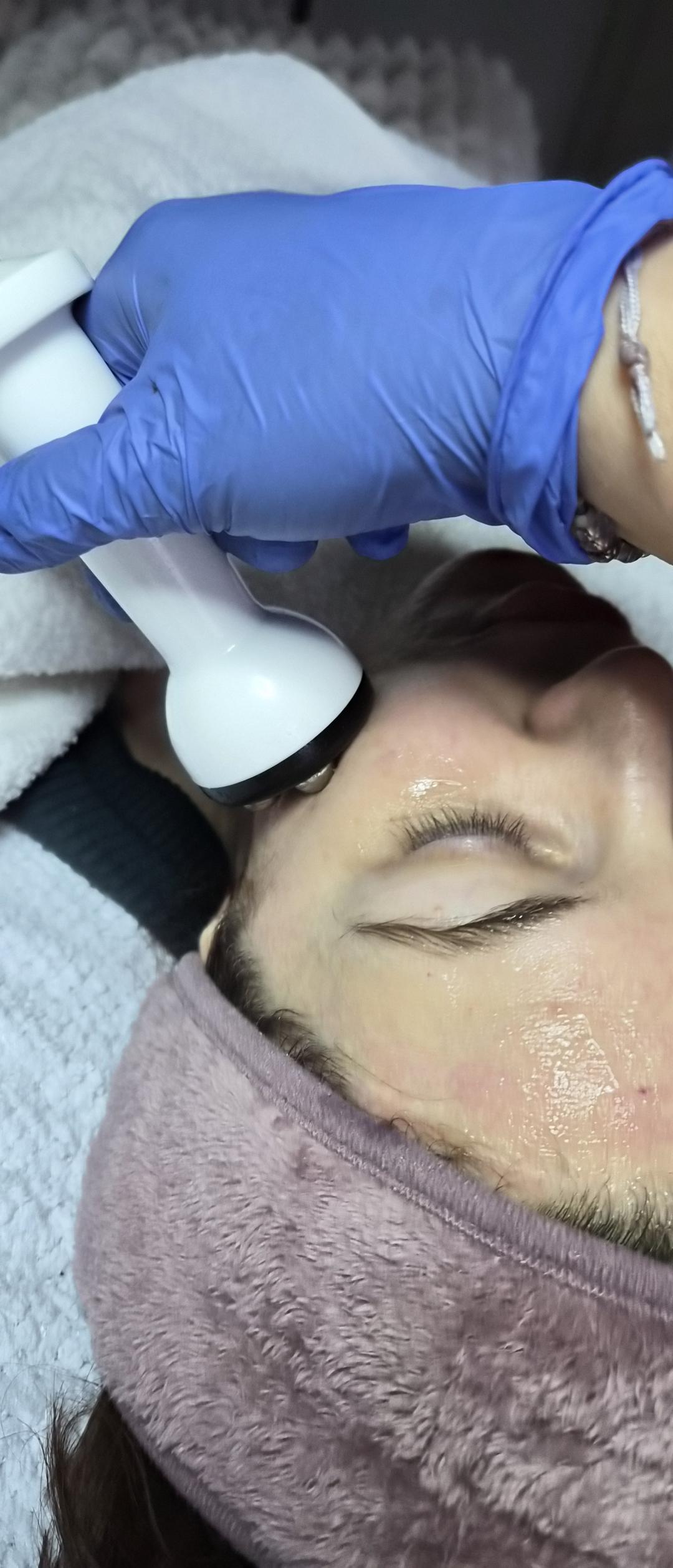 Radiotalasni lifting - lice + vrat + dekolte - Oladoria Rituals, Novi Sad Tretmani vrata i dekoltea Lice Tretmani vrata i dekoltea, Novi Sad, Sajmište, Detelinara, Banatić