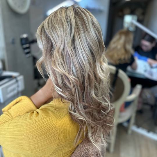 Bibi beauty centar #beograd Nadogradnja kose Nadogradnja kose mikro ring - do 70 pramenova nadogradn