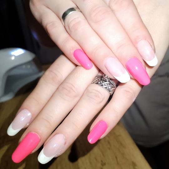 Krispy tattoo & nails #beograd Izlivanje noktiju Izlivanje noktiju dual tipsama - M dužina