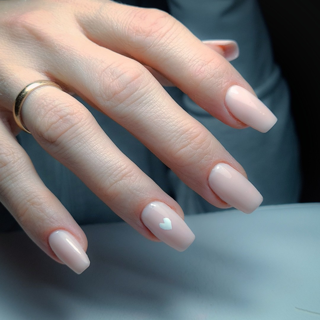 Elite Queens #beograd Izlivanje noktiju Izlivanje noktiju gelom + manikir - M dužina noktiju