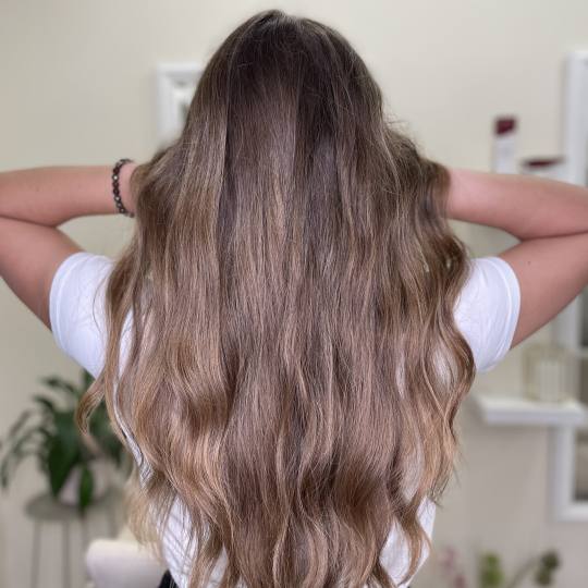Amelie Hair and Beauty #beograd Feniranje i stilizovanje Feniranje na lokne / talase - duga kosa do 