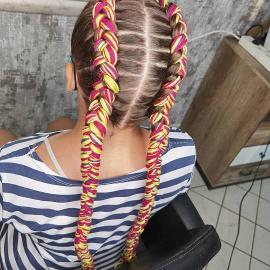 Sanja Afro Frizerka #nis Pletenice, kike, punđe Riblje kosti nadogradnja vunicom (dve)