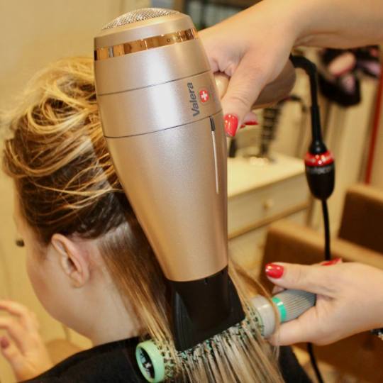 Orient Beauty and Spa #beograd Feniranje i stilizovanje Feniranje - kosa srednje dužine Nas frizers