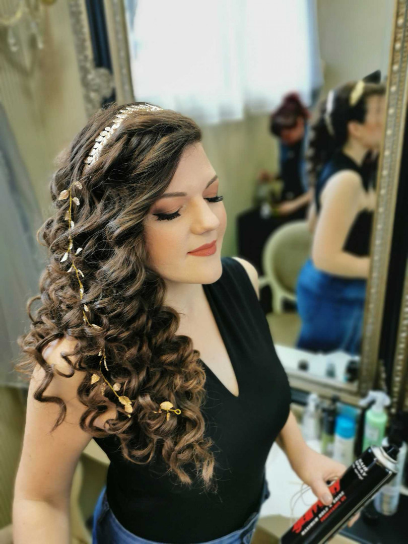Bibi beauty centar #beograd Make-up / šminkanje Profesionalno šminkanje + veštačke trepavice + svečana frizura