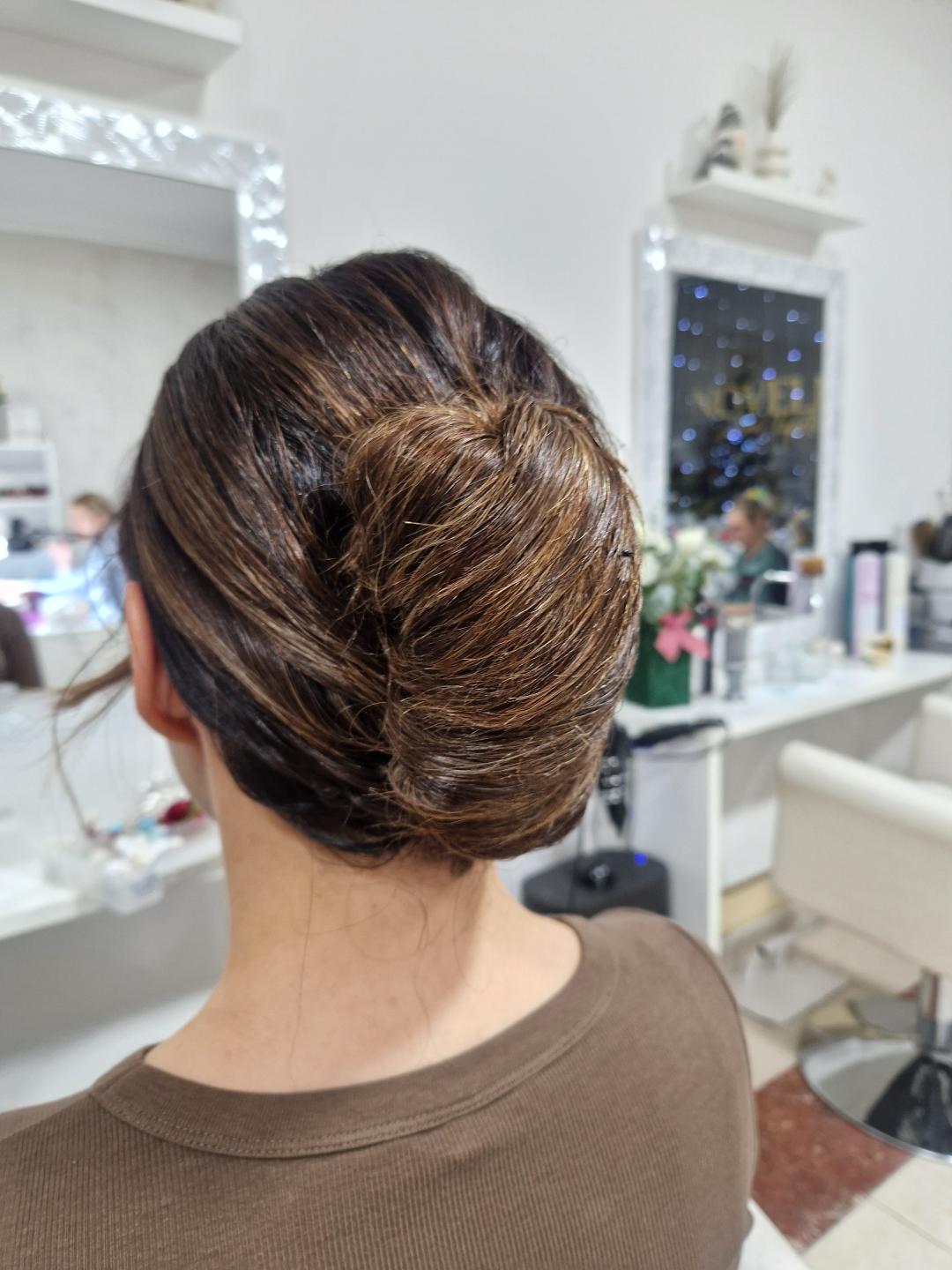 Podizanje pola kose - ekstra duga kosa - Novelle, Beograd Svečane i frizure za svadbu Frizerski saloni Svečane i frizure za svadbu, Beograd, Dušanovac, Šumice