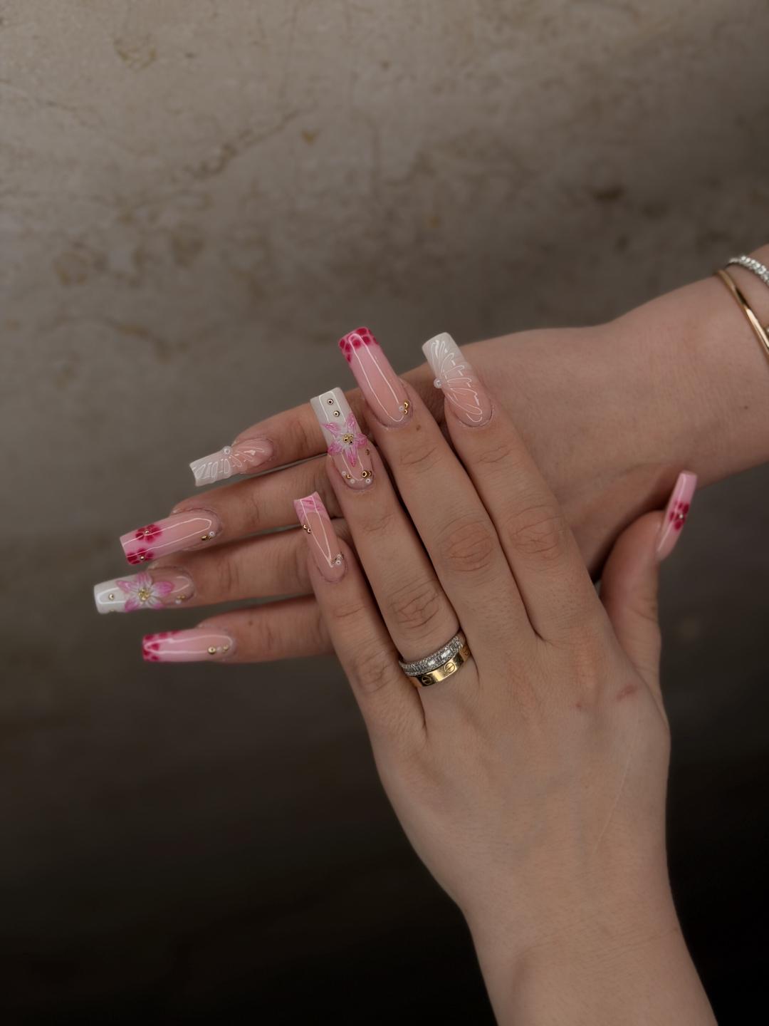 Izlivanje noktiju gelom - L dužina - Becca’s Beauty Lounge, Beograd Izlivanje noktiju Nokti Izlivanje noktiju, Beograd, Novi Beograd blokovi, Belville, Savski kej