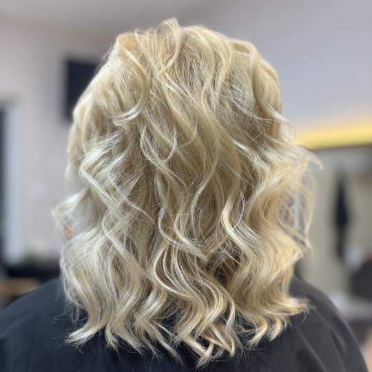 Atelier Kat #beograd Farbanje kose Farbanje izrastka - do 1 cm dužine