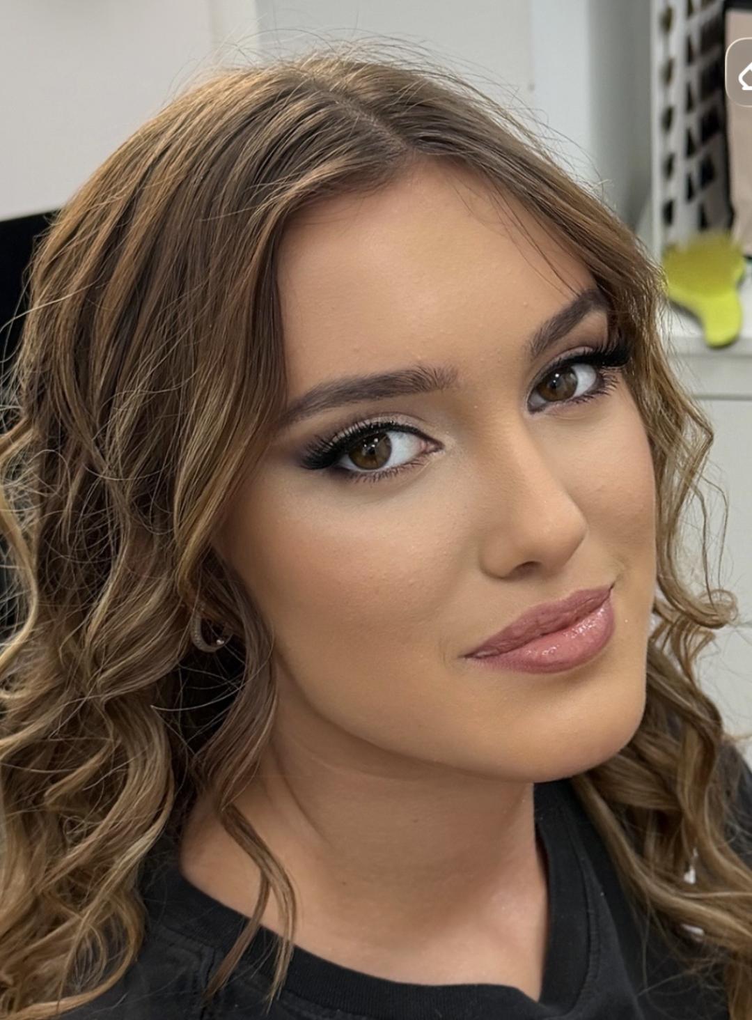 Profesionalno šminkanje + veštačke trepavice+ fenranje na talase - GM Beauty studio, Beograd Make-up / šminkanje Lice Make-up / šminkanje, Beograd, Banovo brdo