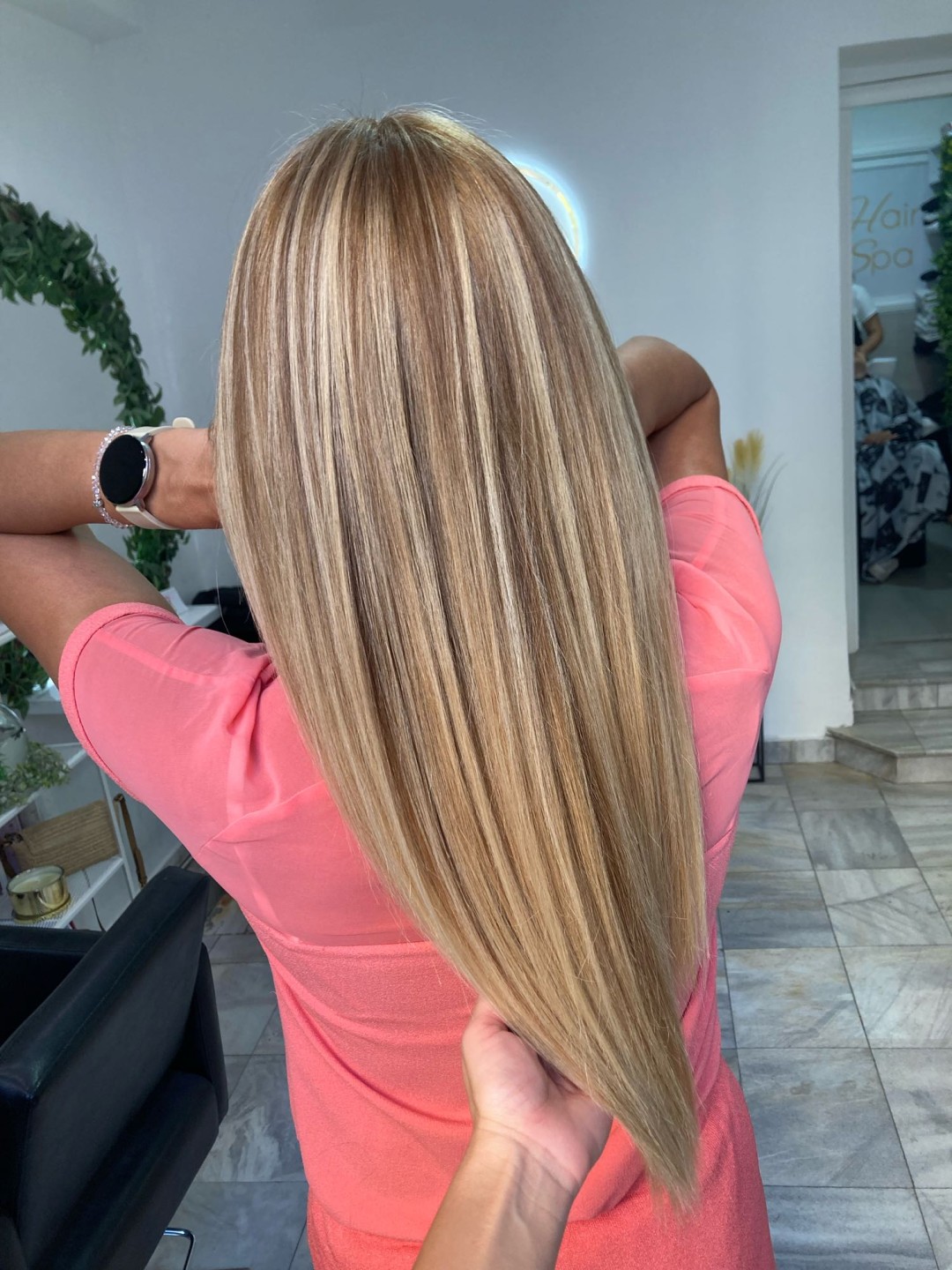 Atelje Glossy Hair #beograd Farbanje kose Farbanje izrastka+ preliv+ tretman+ feniranje