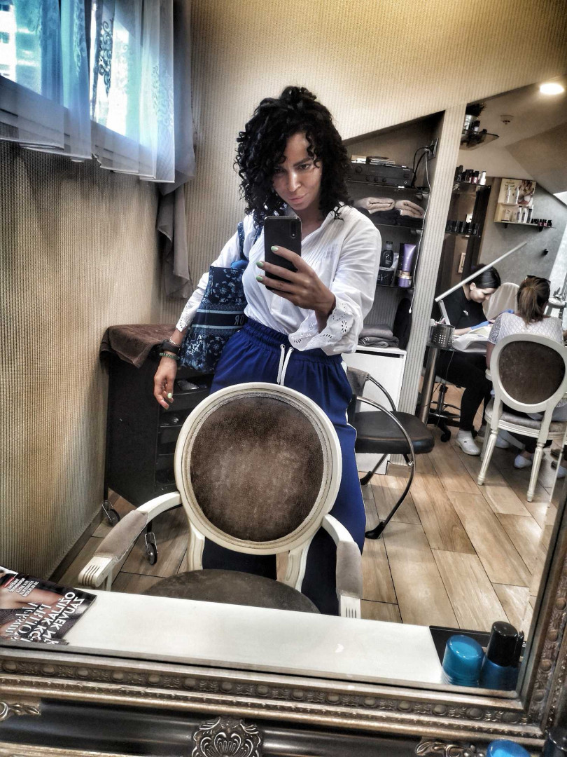 Bibi beauty centar #beograd Uvijanje, lokne i talasi Afro lokne - kosa srednje dužine