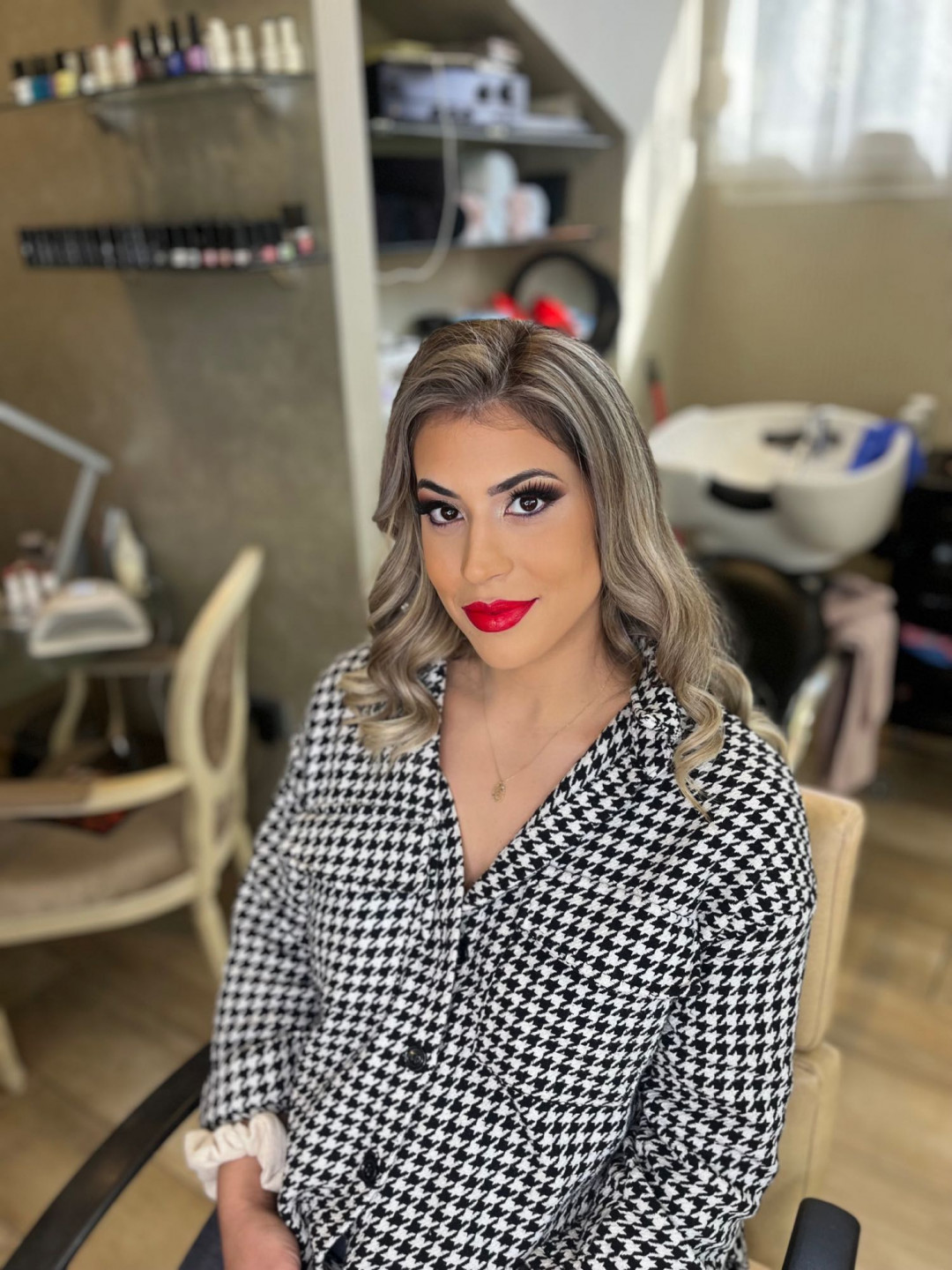 Bibi beauty centar #beograd Make-up / šminkanje Profesionalno šminkanje + veštačke trepavice + svečana frizura
