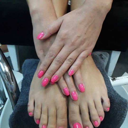 OPI - ALOXXI Vračar #beograd Manikir Pedikir sa gel lakom OPI manikir + gel lak NAPOMENA: Skidanje 