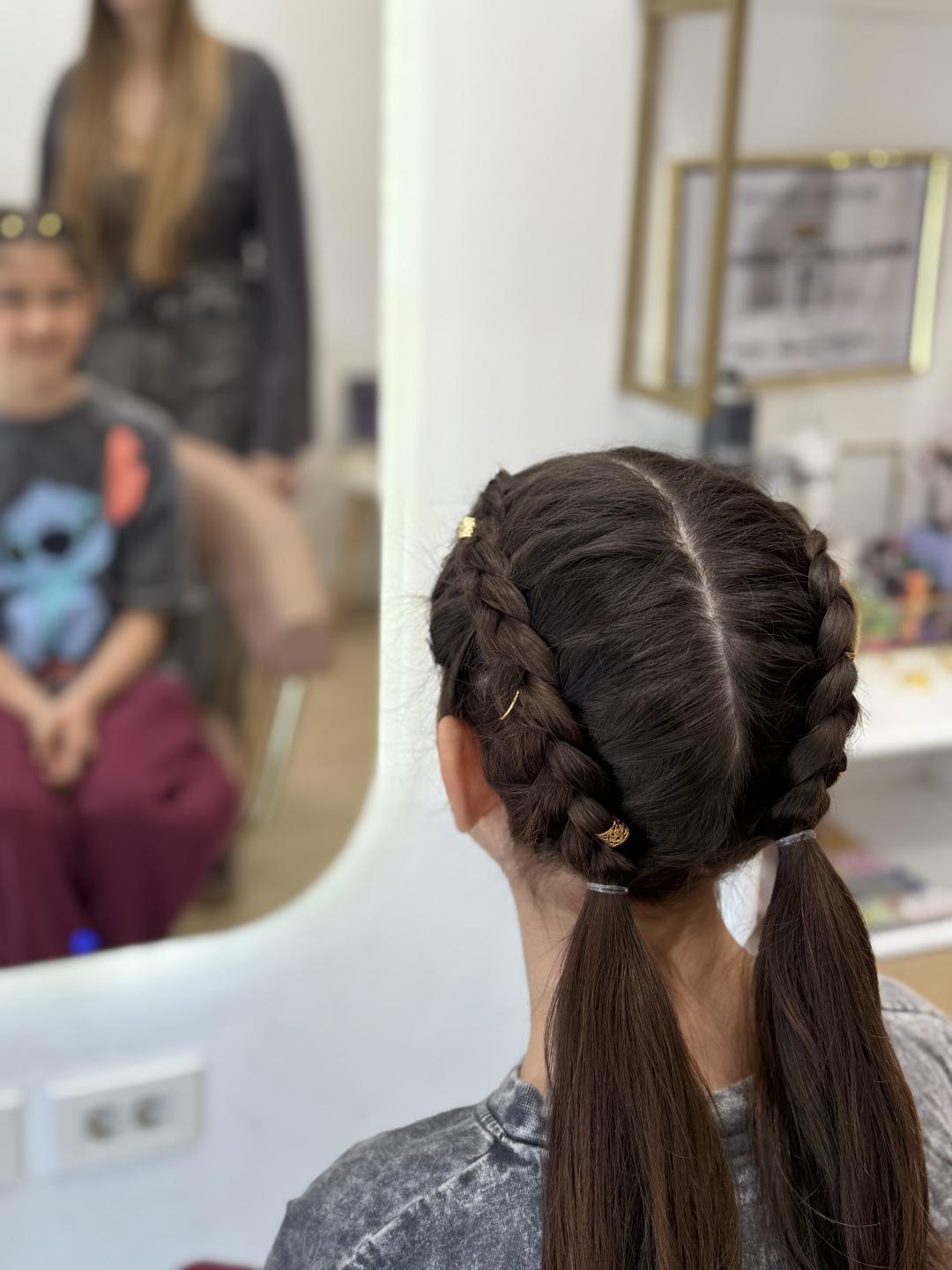 Pletenica - komad - Cordelia, Beograd Pletenice, kike, punđe Frizerski saloni Pletenice, kike, punđe, Beograd, Slavija, Autokomanda, Neimar