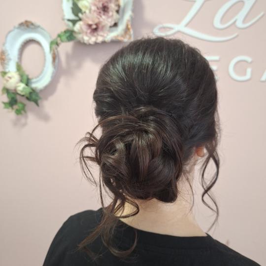 La Vie Elegance #nis Svečane i frizure za svadbu Svečana frizura lokne - punđa + lokne