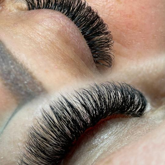 Mask #beograd Nadogradnja trepavica Nadogradnja svilenih trepavica - ruski volumen