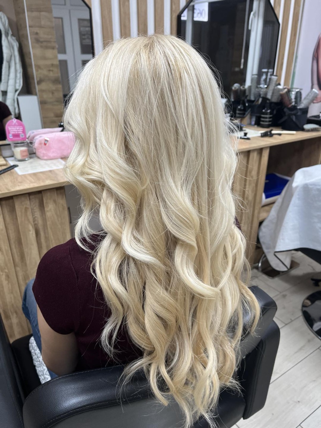 Žensko šišanje + feniranje na ravno / lokne - duga kosa - Jelena Marinković, Beograd Žensko šišanje Frizerski saloni Žensko šišanje, Beograd, Zemun Gornji grad, Zemun polje, Altina, Galenika, Batajnica