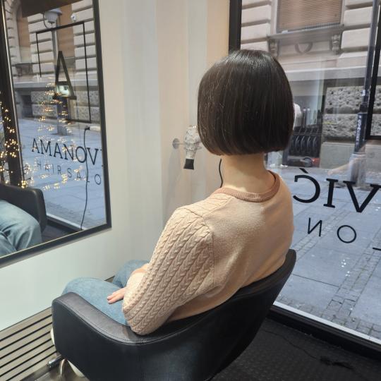 Amanović #beograd Žensko šišanje Žensko šišanje - sve dužine kose, feniranje uključeno