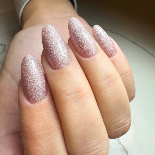 Lavish Nail and Cosmetics Lounge #beograd Ukrašavanje noktiju Korekcija gel laka + manikir
