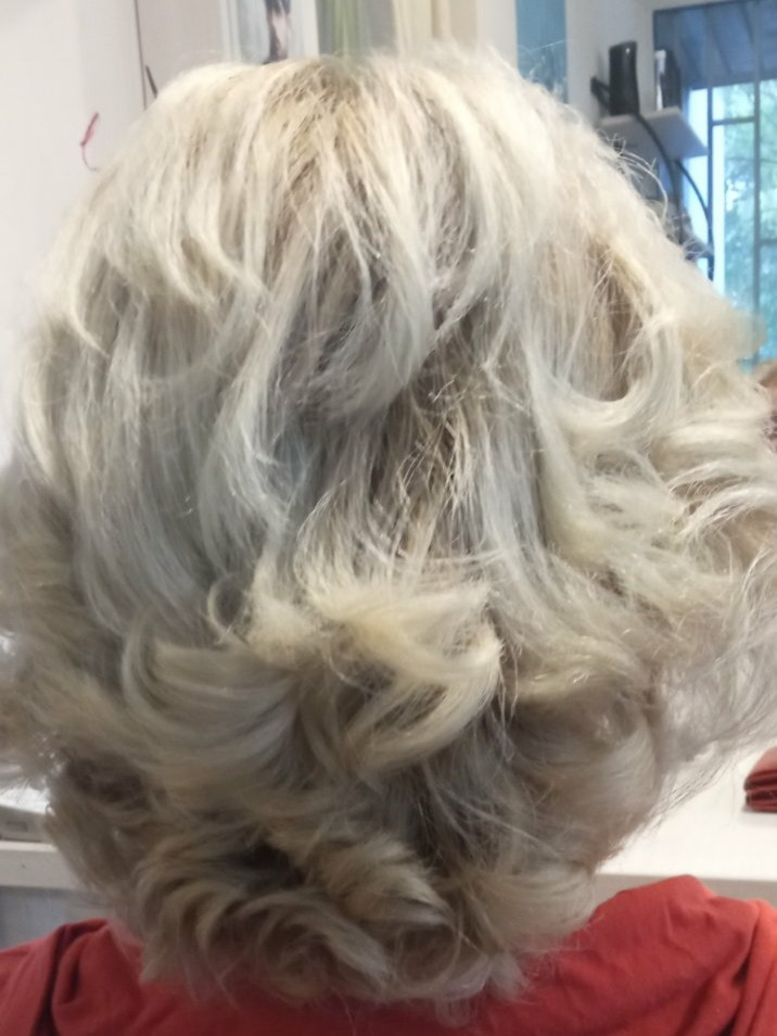 Salon Lepote Kaja #beograd Feniranje i stilizovanje Feniranje na lokne - kosa srednje dužine