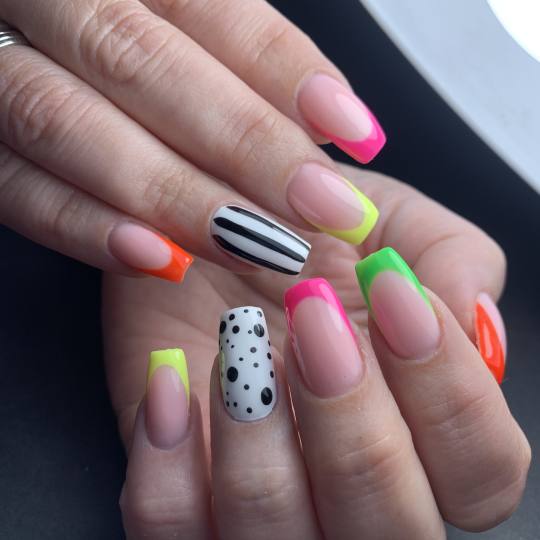 Serebro by Dinails #beograd Manikir Ruski manikir + rubber baza - M dužina noktiju